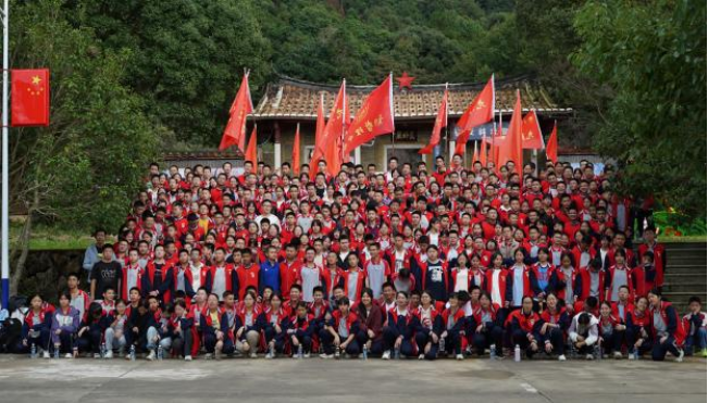 【钟楼红铸魂 哲教育树人】于山水田园间叩问劳动真谛,在革命热土上赓续红色血脉——九年级香山康研基地研学纪实
